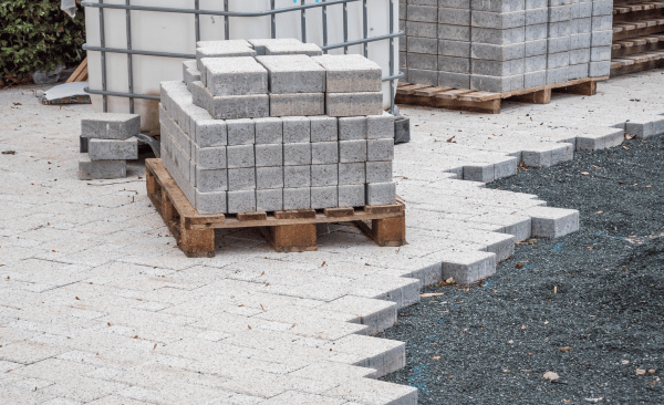 Sprzedaż kostki brukowej, obrzeży, palisad itp.